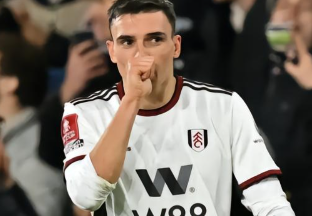 热刺有意永久签下帕利尼亚：转会谈判蓄势待发