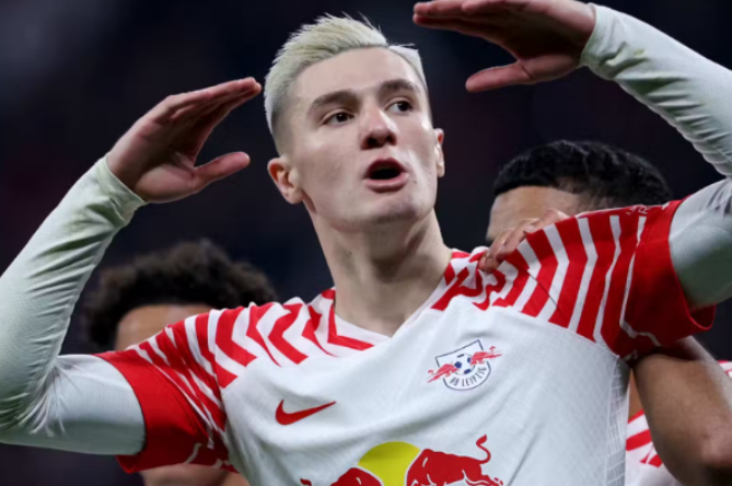 曼联锋线困局：舍什科之惑与引援决策之思